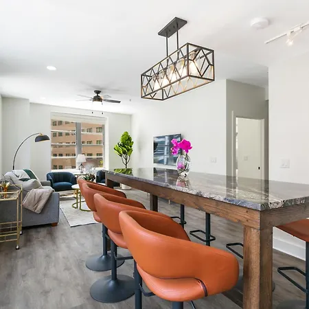 Chic 4Br Condo In California Building